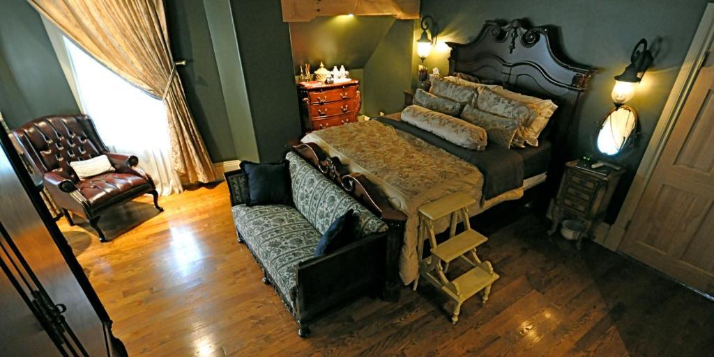 Creighton Manor Inn Bed & Breakfast Orillia Room photo